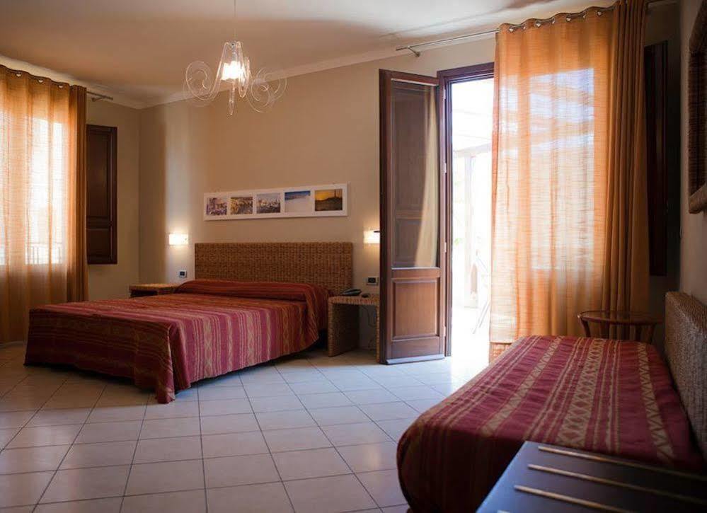 Insula Hotel Favignana Exterior photo
